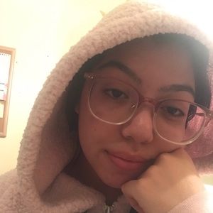 Meet your Posher, Amina